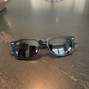 Ray-Ban Classic Tortoise Wayfarer Sunglasses - classic iconic frame - unisex